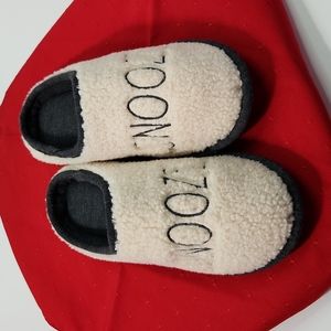 RAE DUNN Sherpa-style Fleece SNOOZE Slip-on Mule Slippers (S)